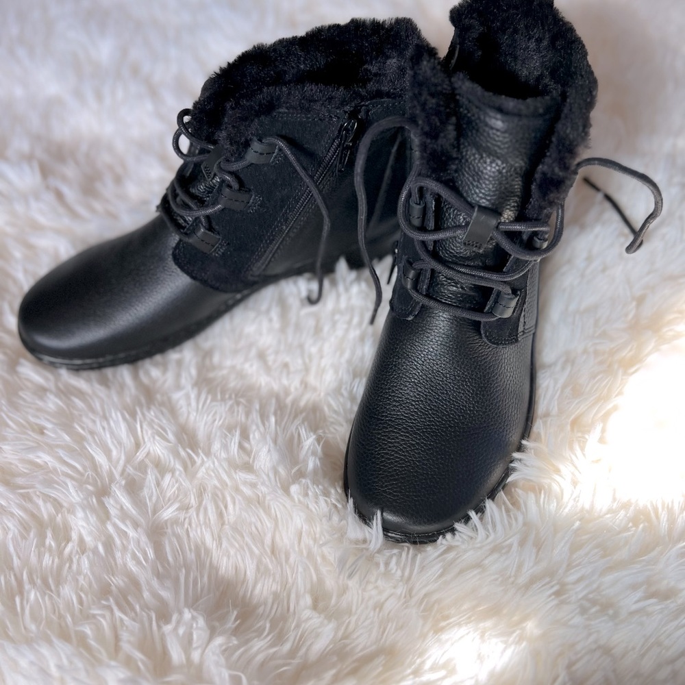 Clark’s Cora Shai Ankle Boots